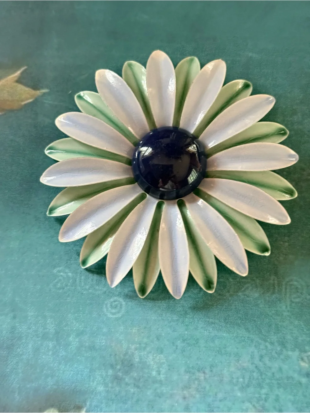 Decorative Daisy Enamel Brooch. White and Blue